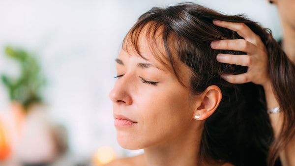 Caída del cabello posparto: cómo equilibrar las hormonas y fortalecer tu melena con el Pack Feel Good Mama